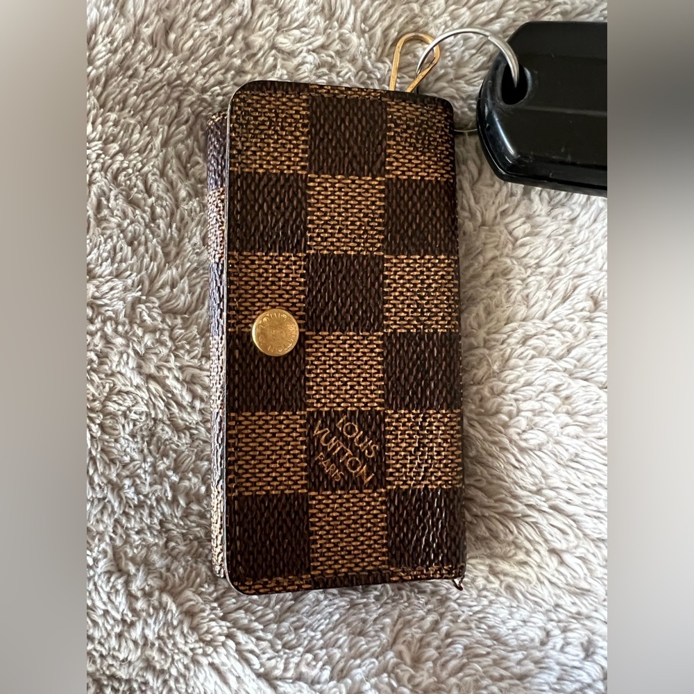 Weekend sale!! Louis Vuitton Damien Ebene key holder